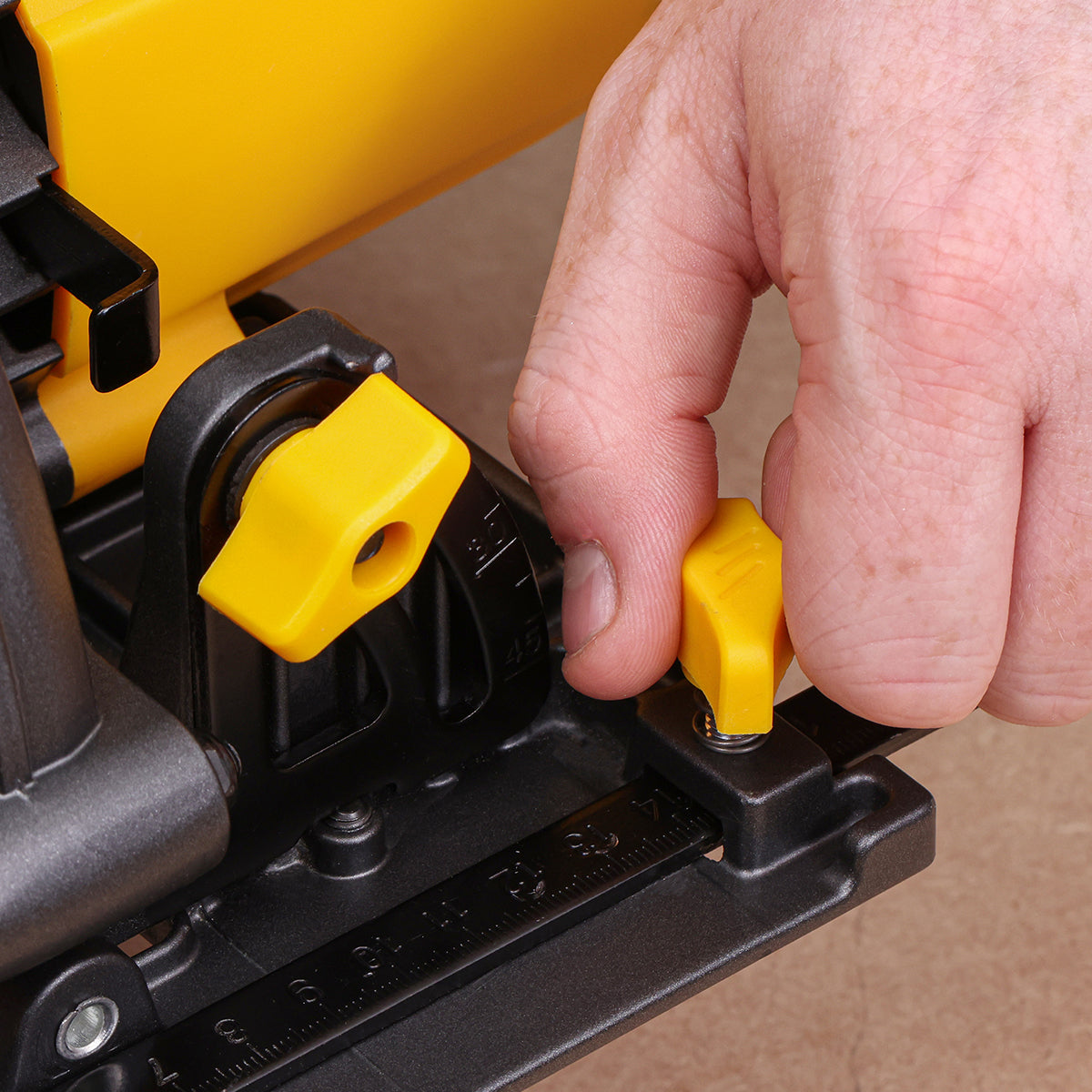 Manual circular saw 1400 W, 5000 rpm TOUGH MASTER TM-CS185