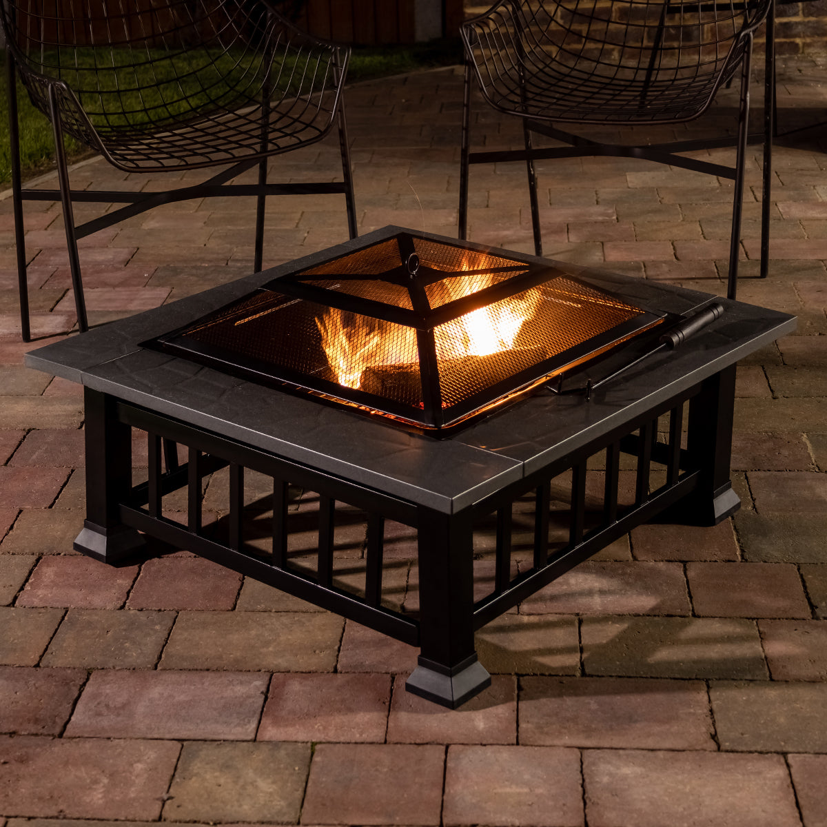 Outdoor barbecue - fireplace with grill and lid 81 cm, Tough Master TM-FPS32